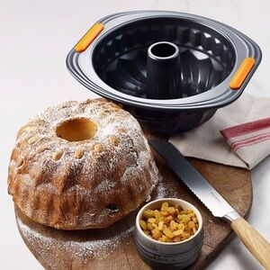Le Creuset Fluted Cake Pan Bundt Pan Bakeware Baking Chef